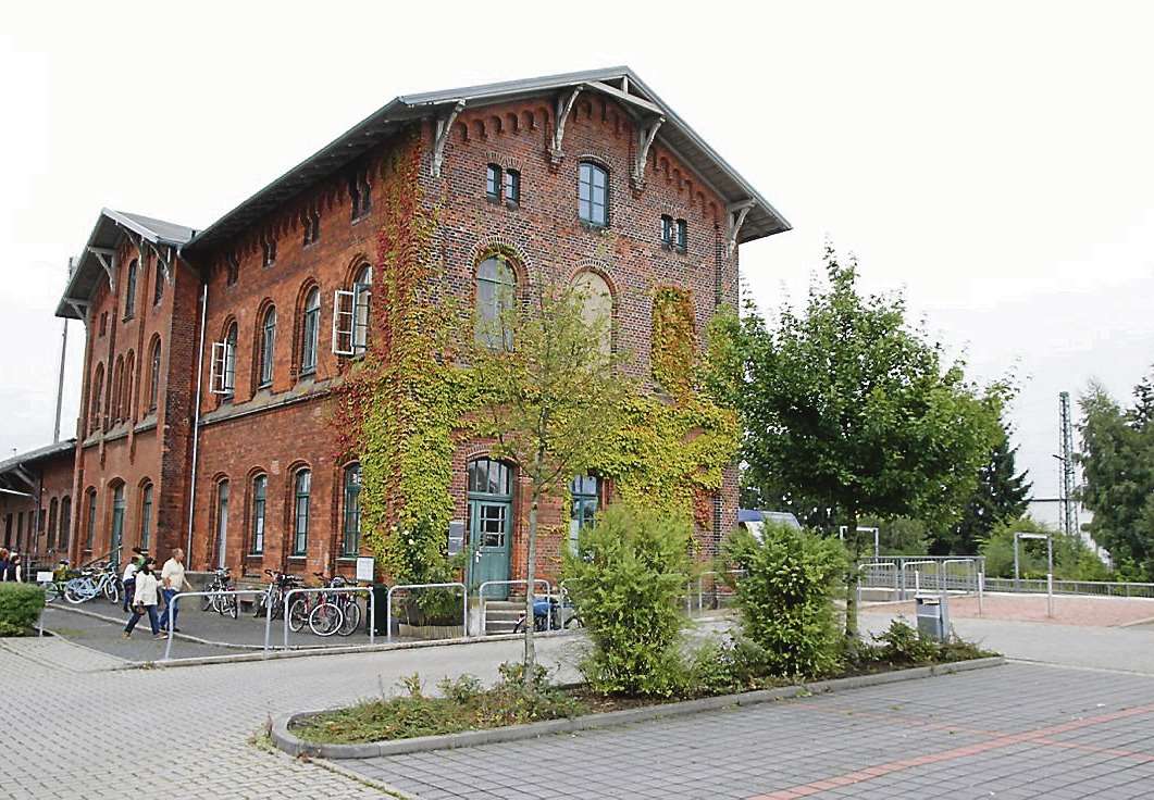Der Scheeßeler Bahnhof: Den Pendlern nach Hamburg bleiben fürs Erste nur die vergünstigten Fahrkarten.
