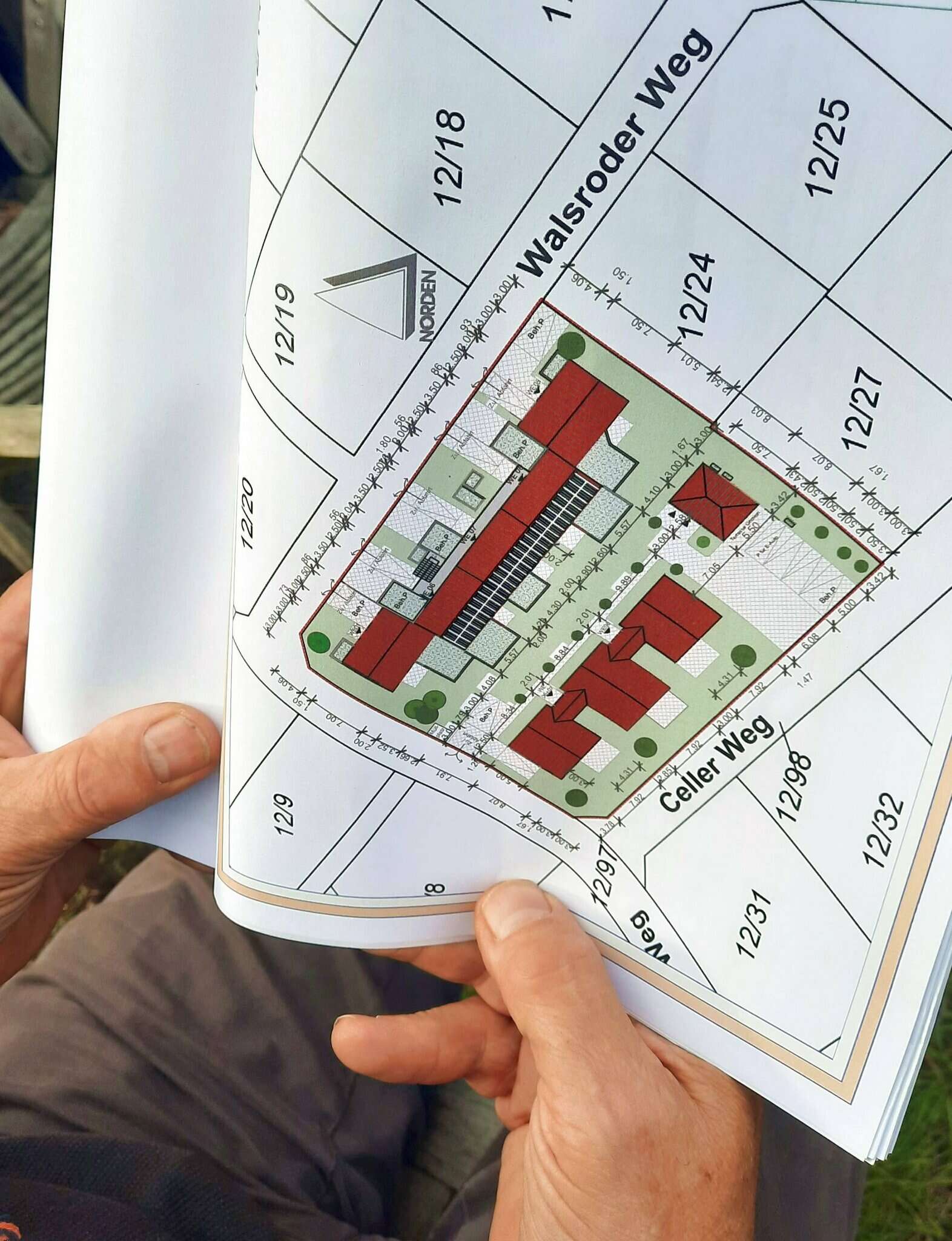 Noch gibt es das gemeinschaftliche Wohnen zwischen Walsroder und Celler Weg im Baugebiet Brockeler Straße II nur auf dem Papier in den Händen von Joachim Cordes. 