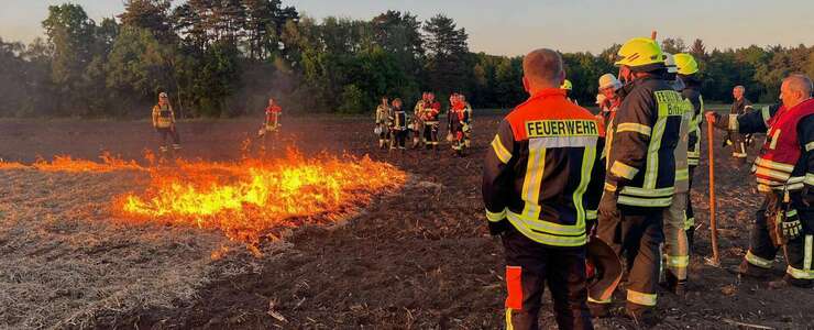 Feuerwehr übt Bekämpfung von Bränden