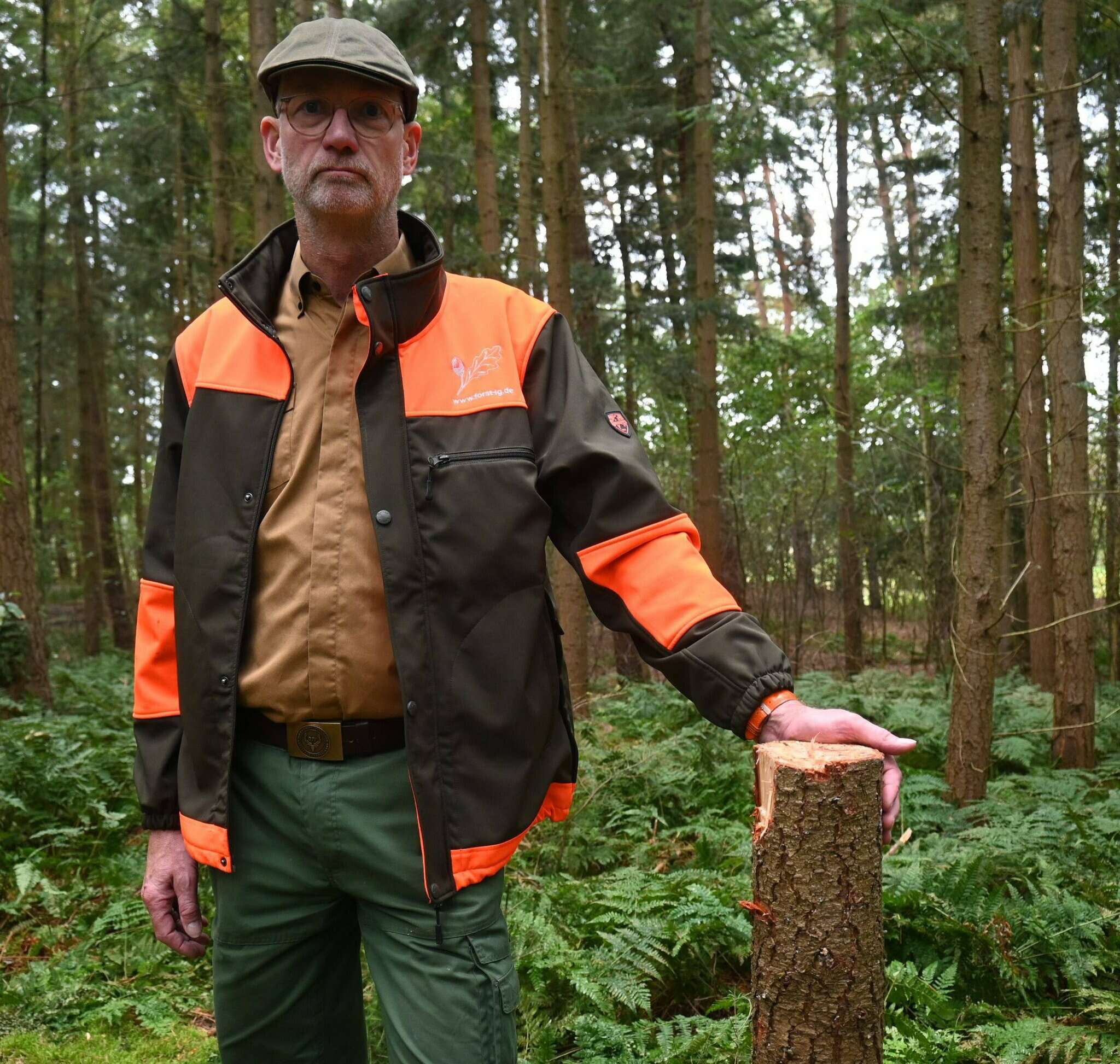 Nils Hoffmann, Vorsitzender der Forst-Interessenten-Gemeinschaft Rotenburg, ist fassungslos: Unbekannte haben Bäume gefällt und Böller im Wald explodieren lassen.