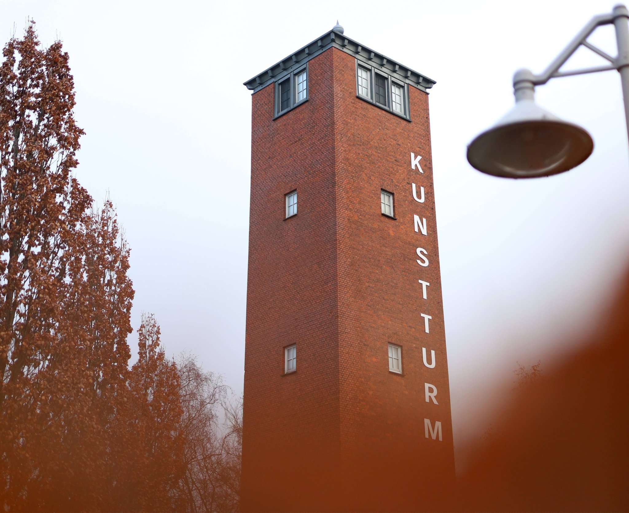 Am heutigen Kunstturm an der Nödenstraße hing früher die Feuerwehr ihre Schläuche auf.