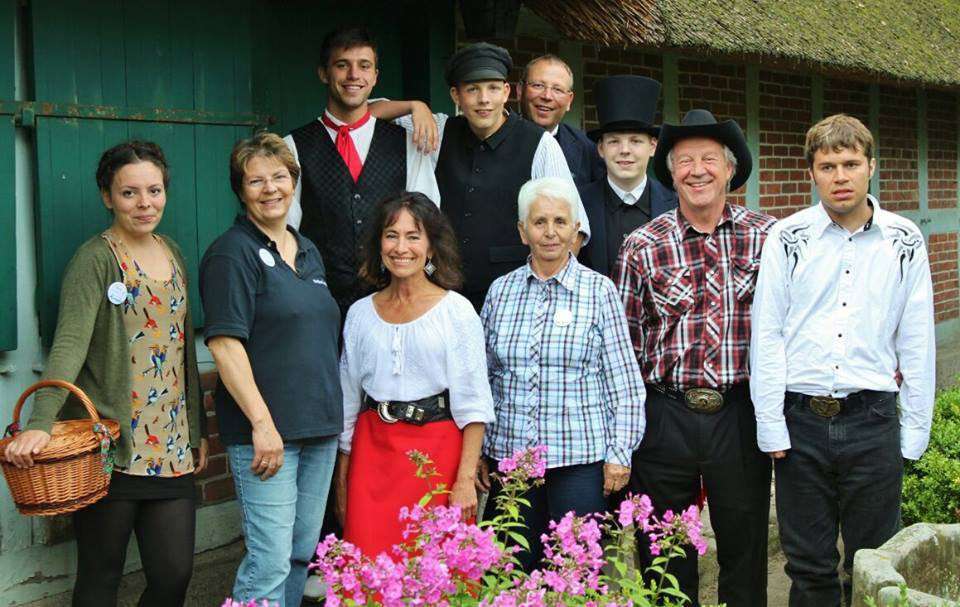 Eine ganz neue Art der Zusammenkunft: Familie Scherz mit ihren Gästen aus Idaho beim Beeke-Festival 2015