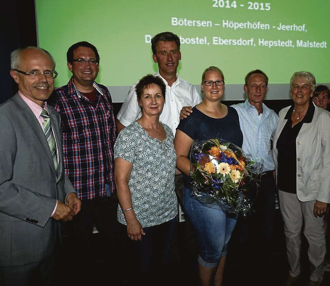 Hermann Luttman (links) beglückwünschte die engagierten Bürger aus Bötersen.