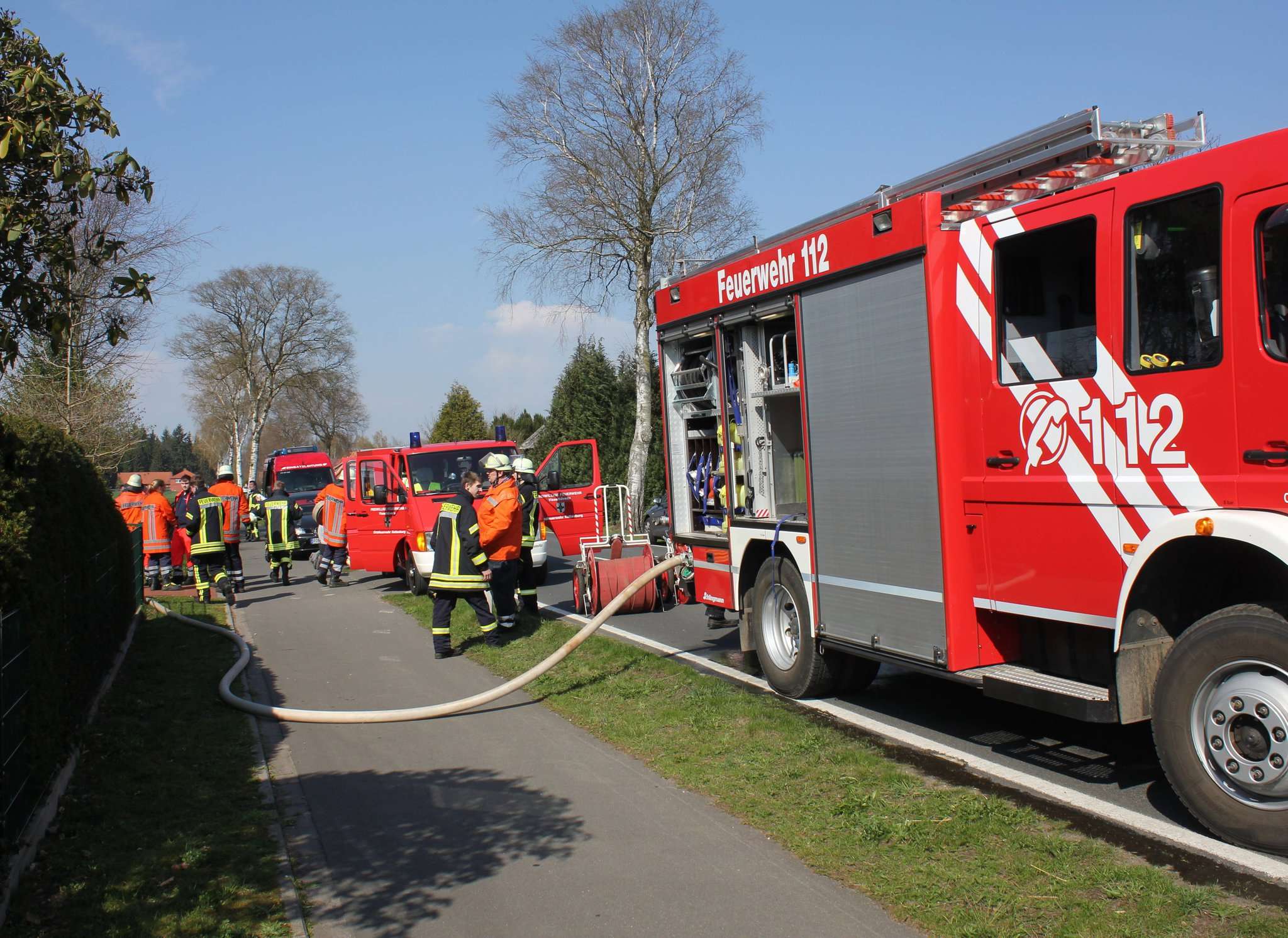 Als die Brandschützer in Kettenburg eintrafen, hatten die Bewohner das Feuer bereits unter Kontrolle.