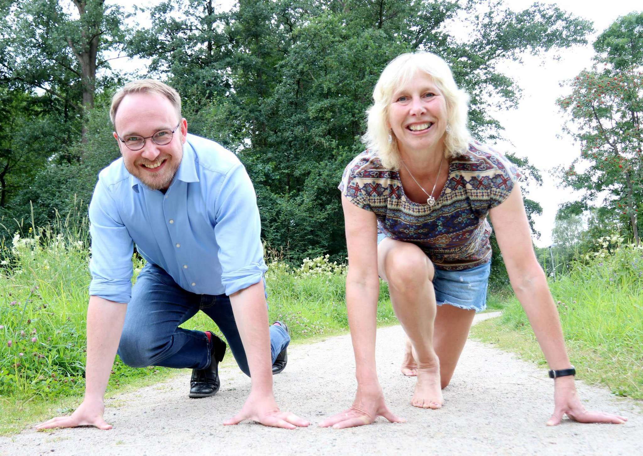 Gemeinwesensarbeiter Christian Oddoy und Irene Wachtmann vom Verein Freilauf Visselhövede stehen für den Spendenlauf in den Startlöchern. Foto: Nina Baucke