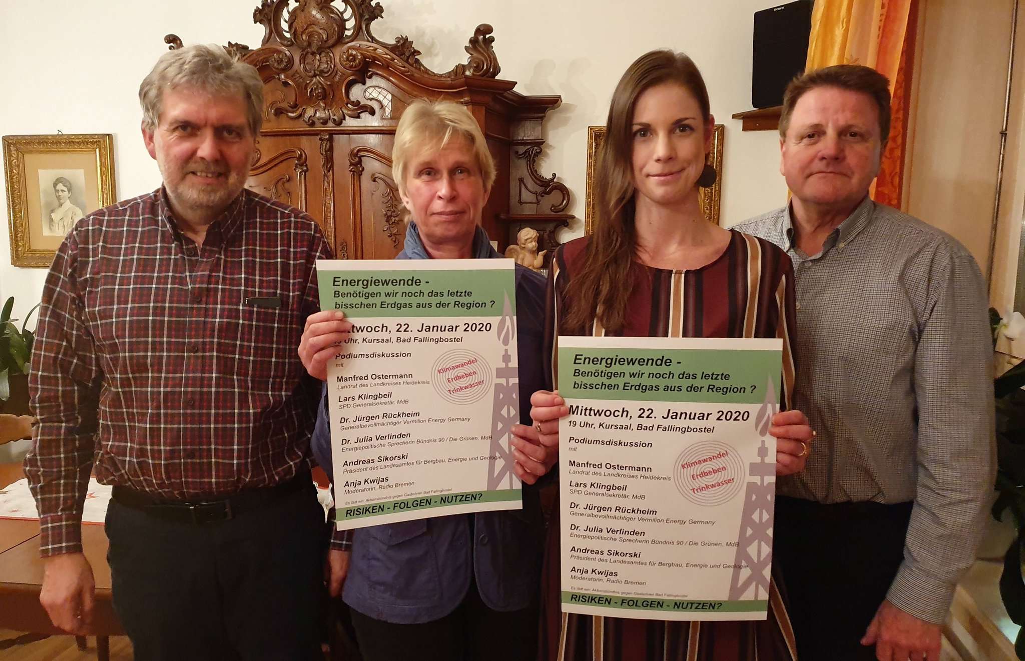 Das Aktionsbündnis gegen Gasbohrungen im Heidekreis mit Wilfried Stegmann (von links), Ellen Gause, Steffi Havemann, Hans-Heinrich von Hofe lädt für den 22. Januar u00cdnformationsveranstaltung ein. Foto: Klaus Müller