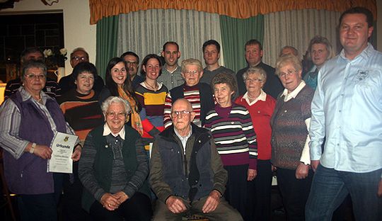 Aktiv im Tus Ostervesede: Geehrte und Vorstandsmitglieder        Foto: Ricci