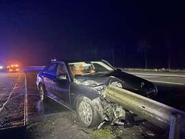 RentnerPaar kracht mit Mercedes frontal in Leitplanke  und bleibt unverletzt Weihnachtswunder