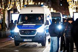 Hand zerfetzt Böllerwürfe auf Polizei und Feuerwehr  so lief Silvester in Hannover